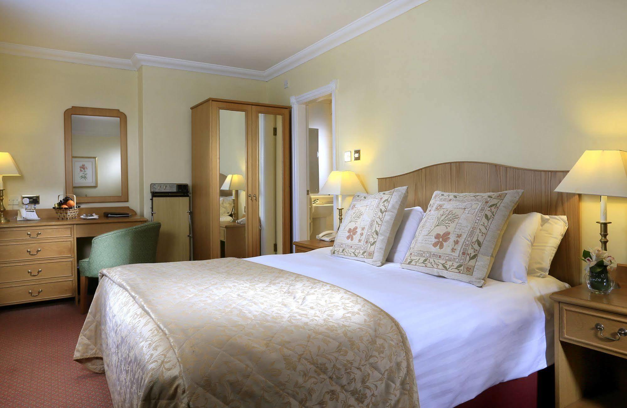 The Lymm Hotel Exterior photo